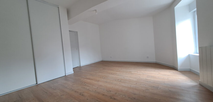 Location maison – Saint-Pierre-Montlimart
